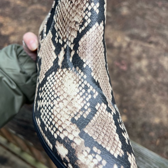 Qupid Faux Snakeskin Slip On Boot Booties size 6.5 - Picture 2 of 9